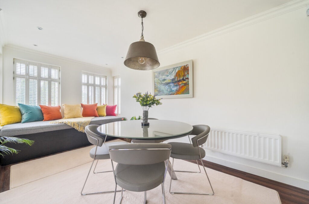 Flat Stronsay Close in Waverley