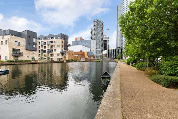 Flat Graham Street in Greater London