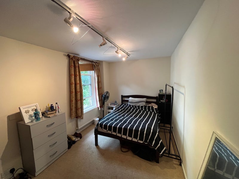 Room Lennox Road in Greater London