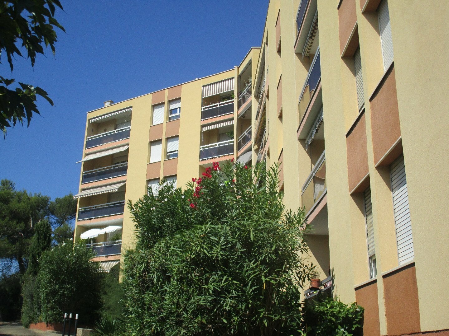 Appartement Rue des Trois Ponts à Nîmes