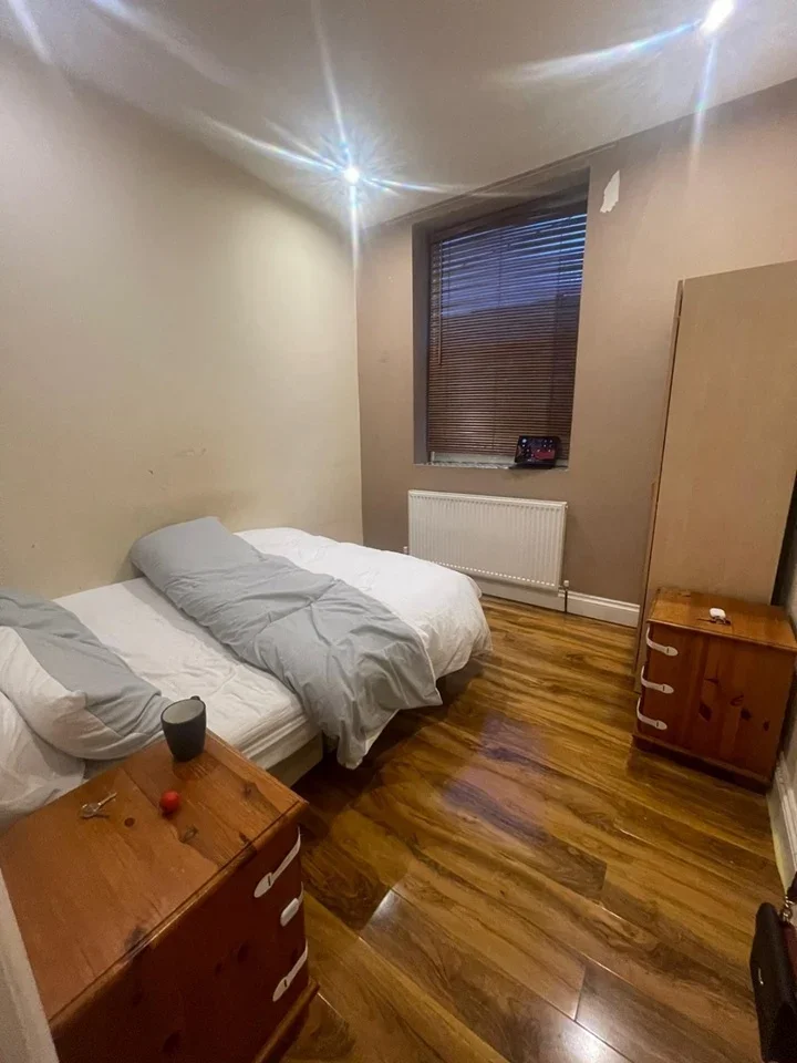 Flat Langthorne Road in Greater London