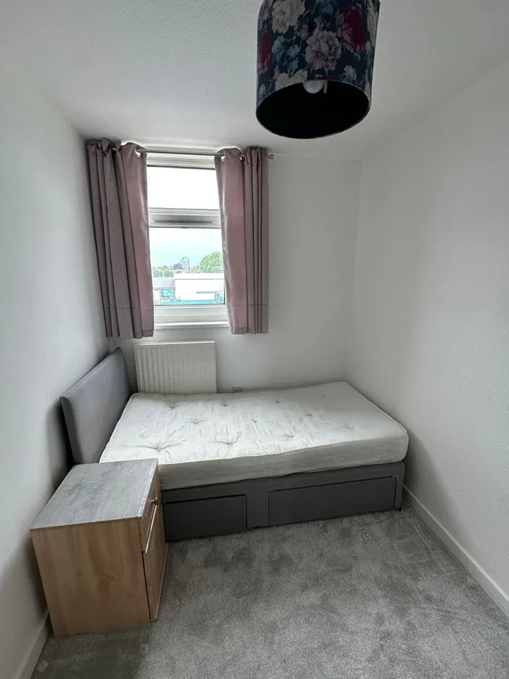 Room Woking Close in Greater London
