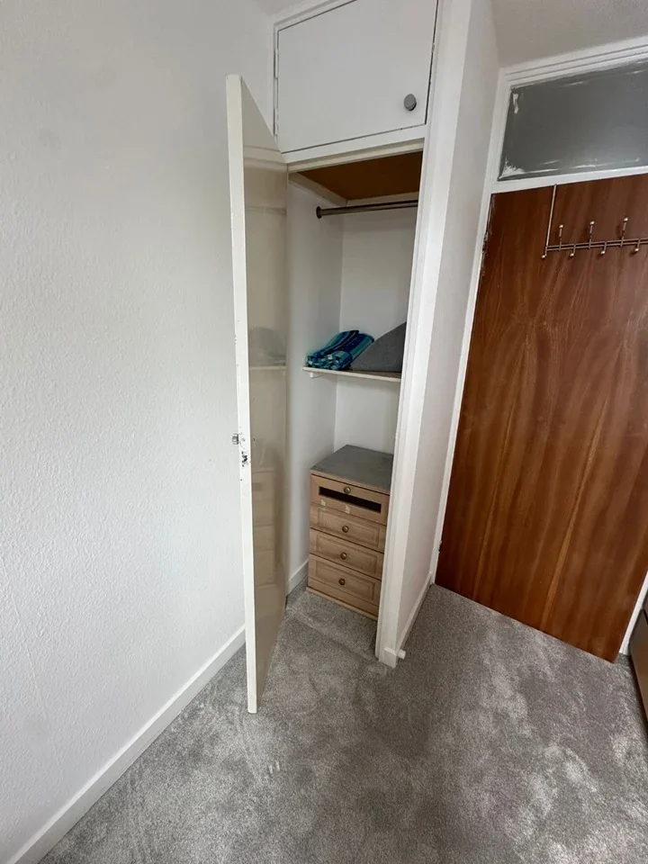 Room Woking Close in Greater London