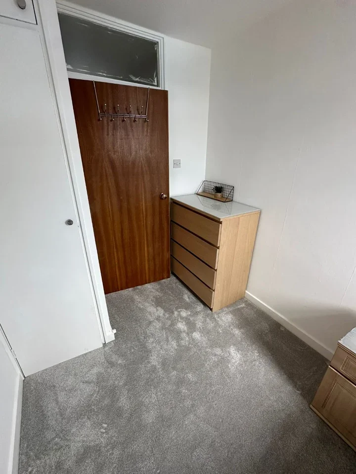 Room Woking Close in Greater London