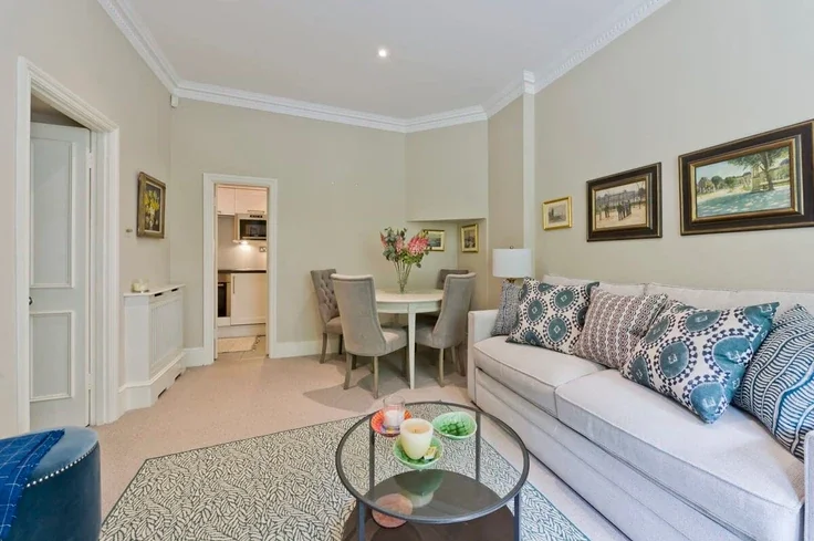 Flat Holland Park in Greater London