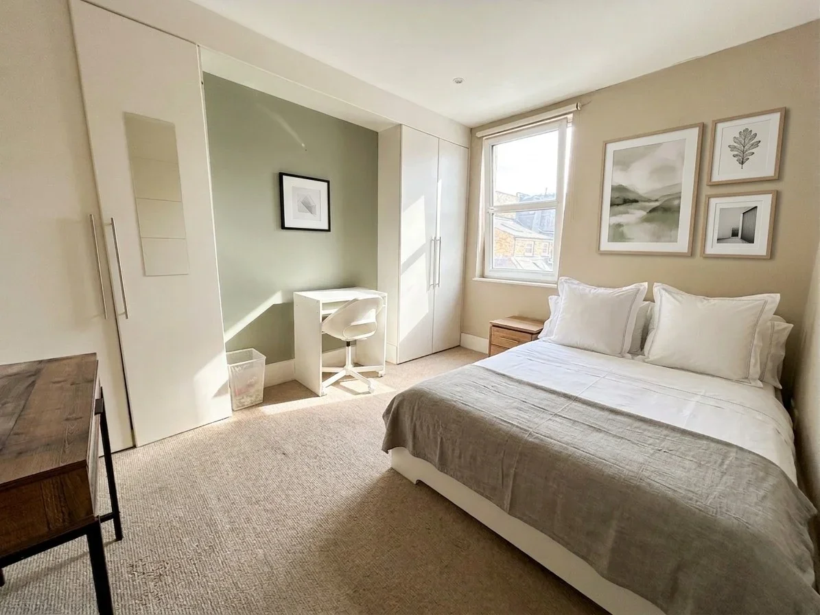 Room Marville Road in Greater London