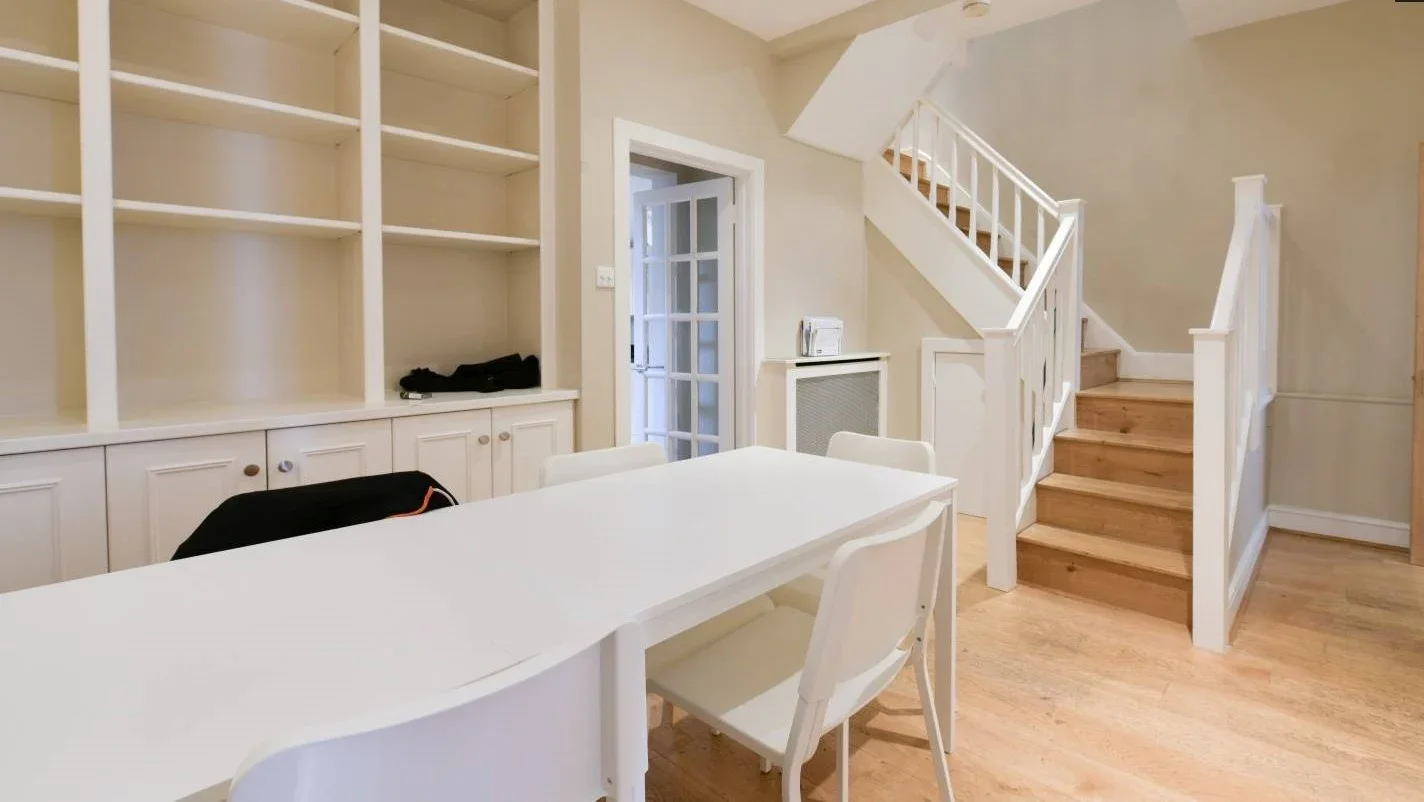 Room Marville Road in Greater London