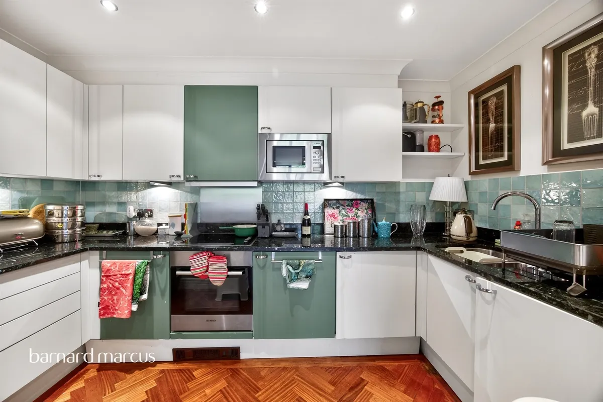 Flat Oriel Drive in Greater London