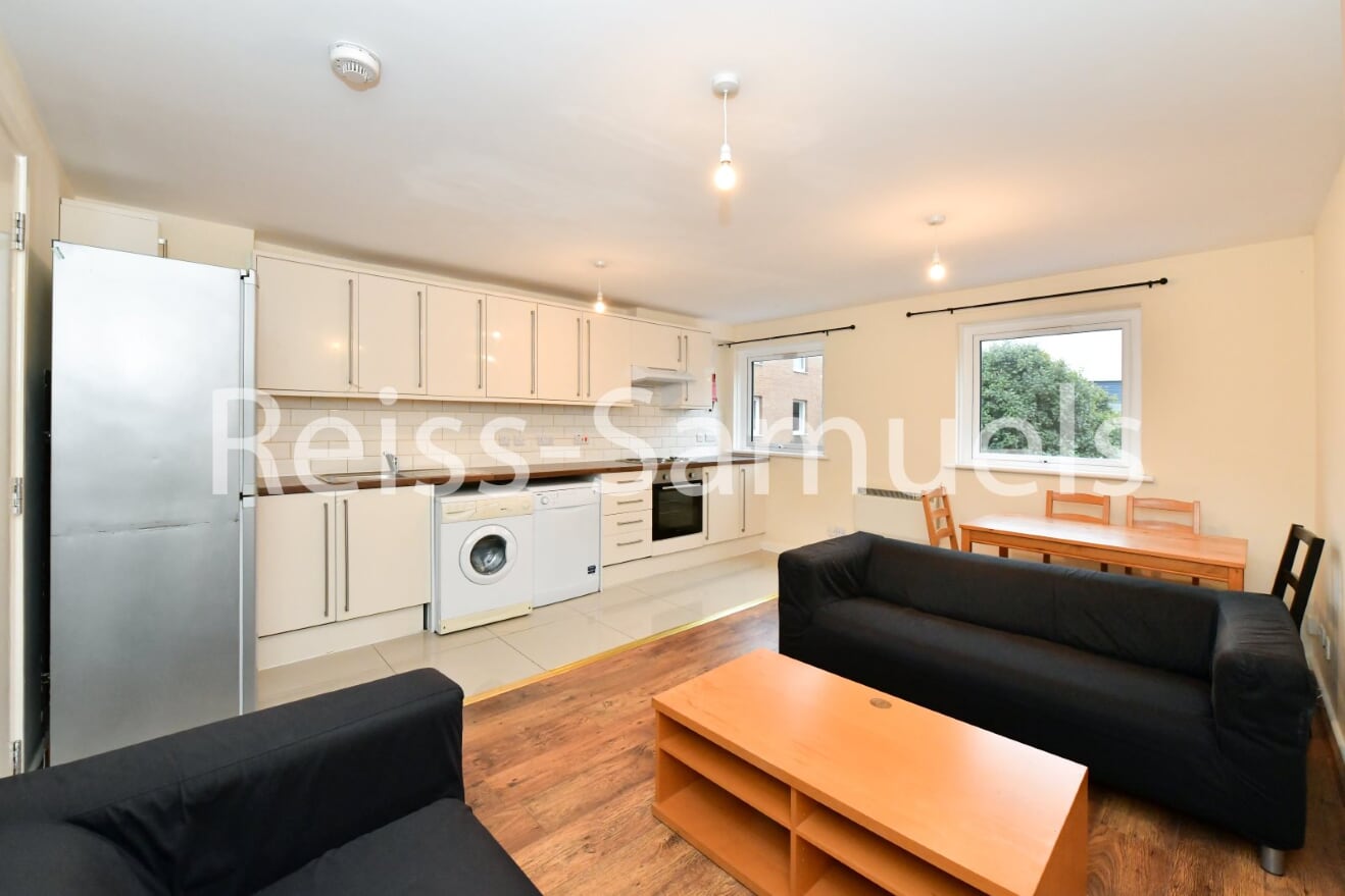 Flat Cyclops Mews in Greater London