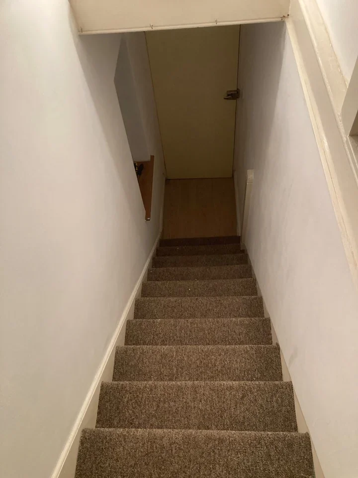 Flat Holders Hill Road in Greater London