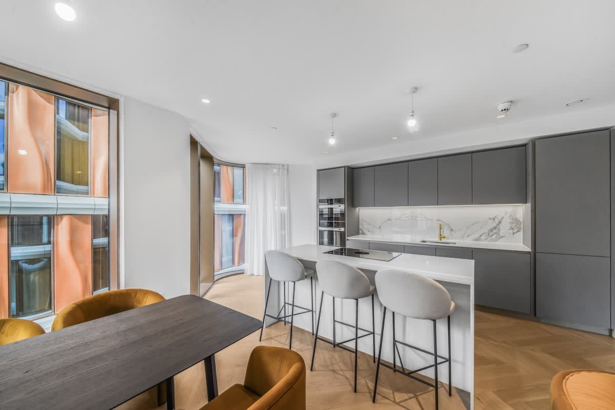 Flat Hatfields in Greater London