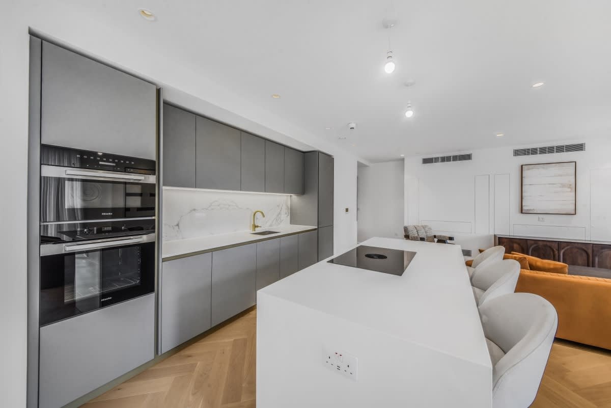 Flat Hatfields in Greater London