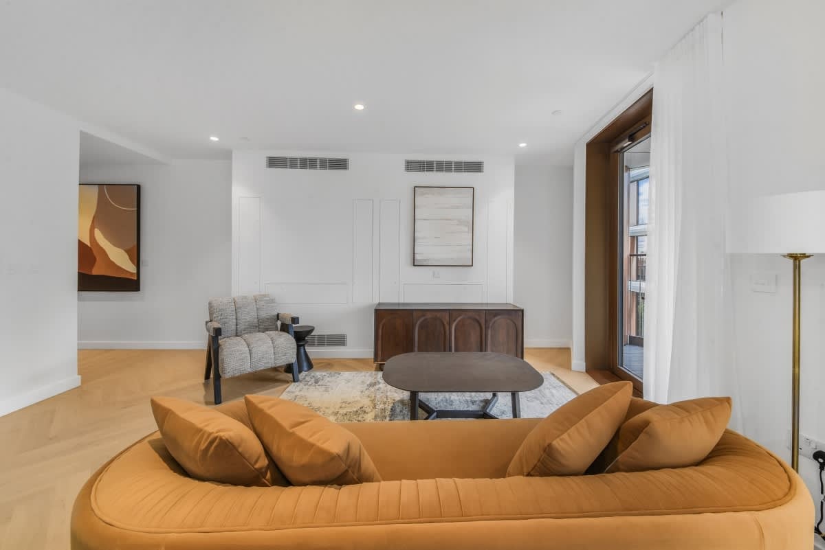 Flat Hatfields in Greater London