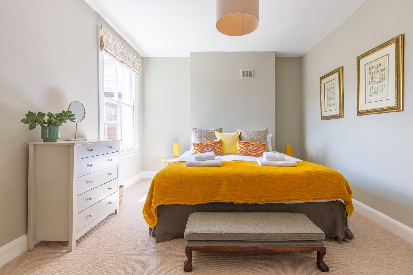 Flat Cato Road in Greater London