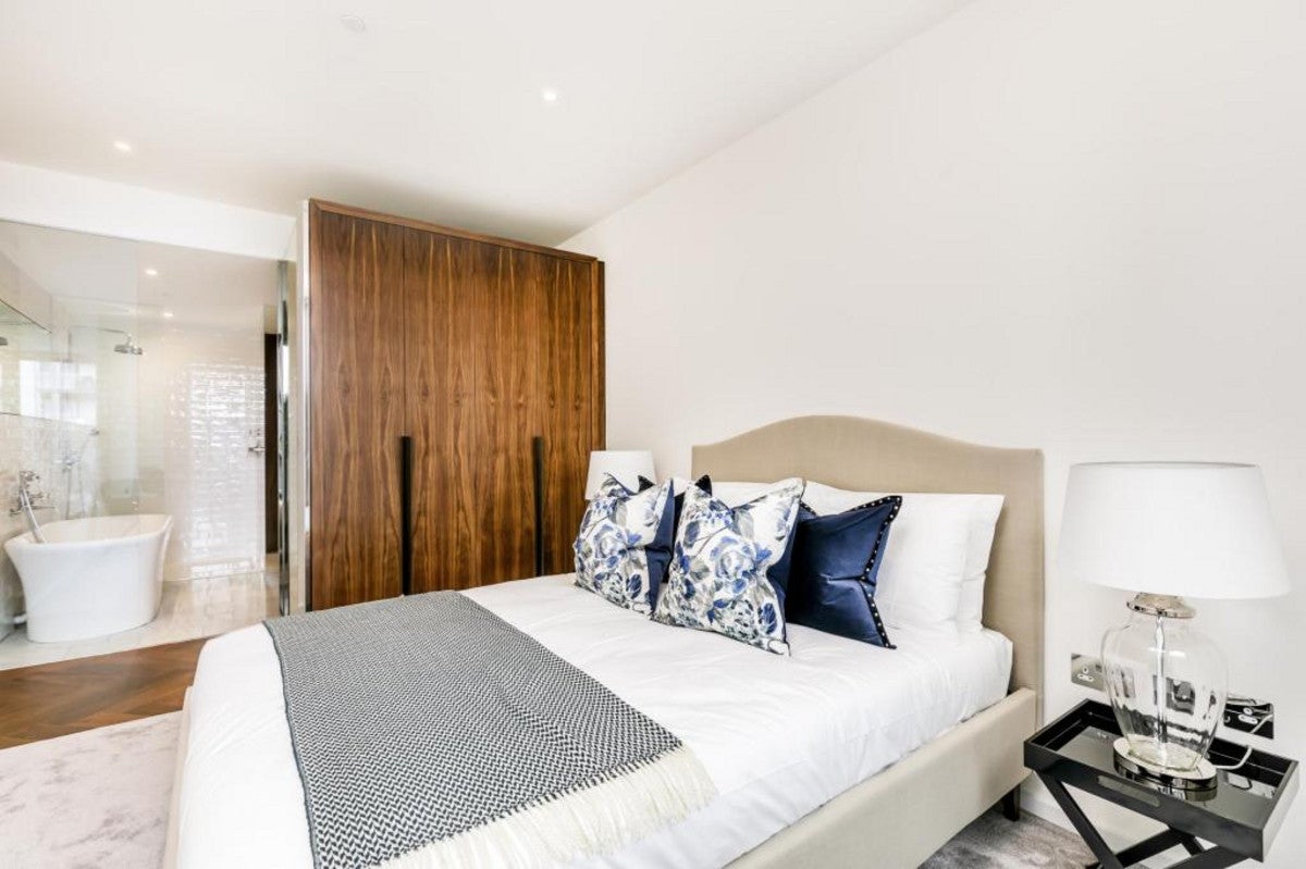 Flat Nine Elms Lane in London