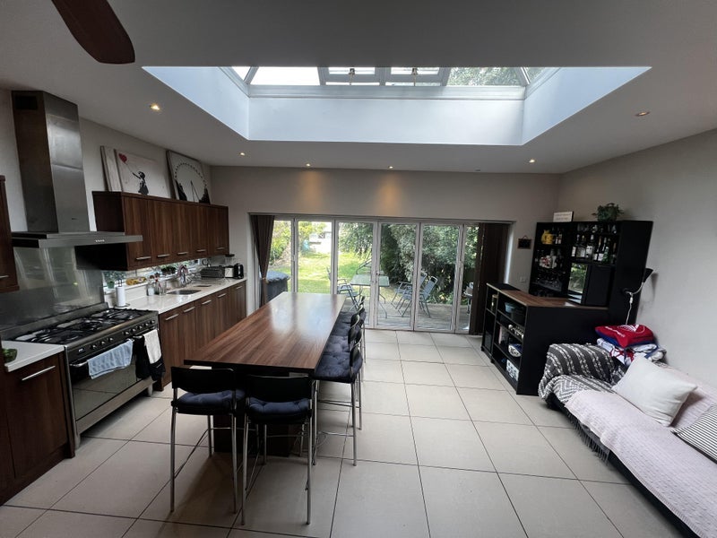 Room Holmbush Road in Greater London
