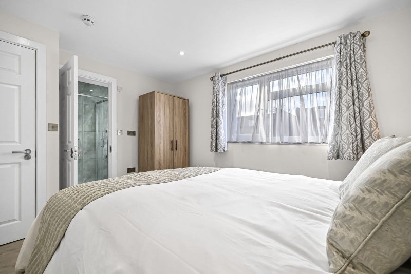 Flat Derwent Road in Greater London