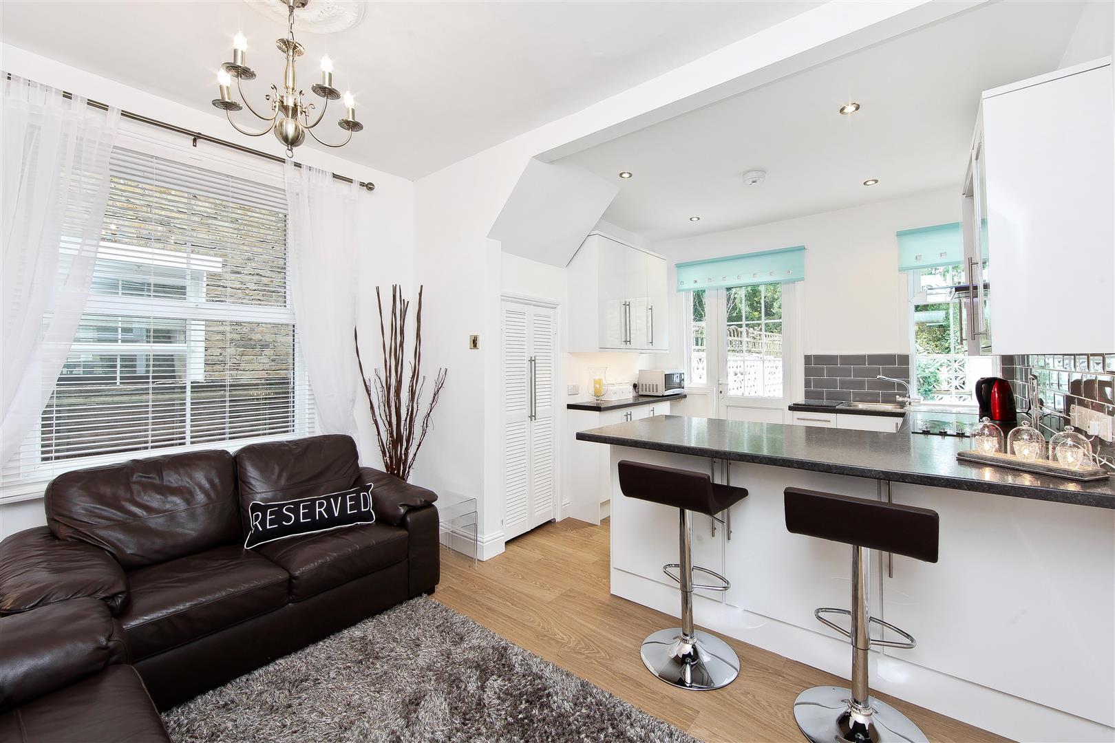 Flat Southfield Road in Greater London