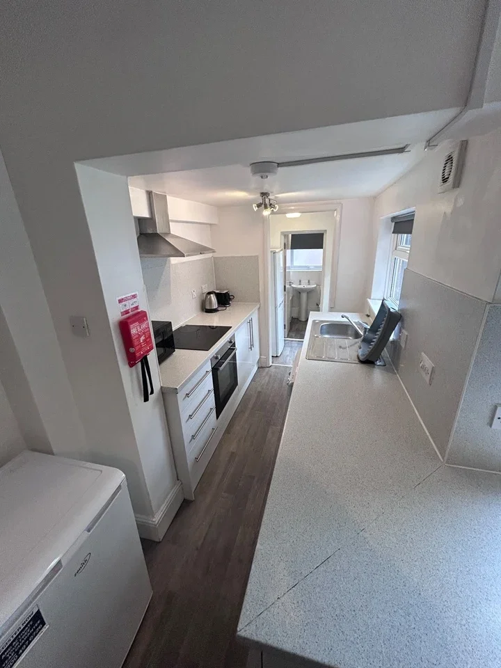 Room Thyra Grove in Nottingham