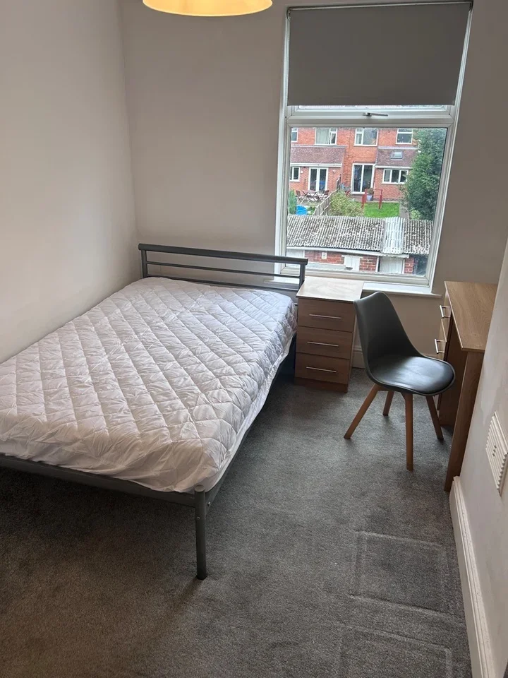 Room Thyra Grove in Nottingham