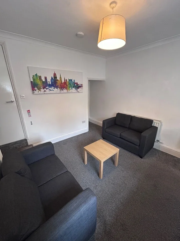 Room Thyra Grove in Nottingham