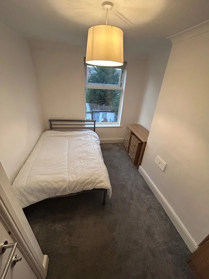 Room Thyra Grove in Nottingham
