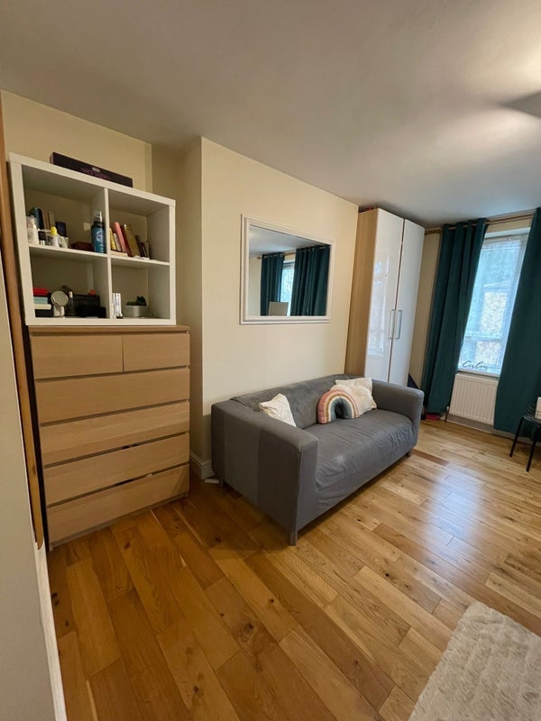 Room Beech Avenue in Greater London