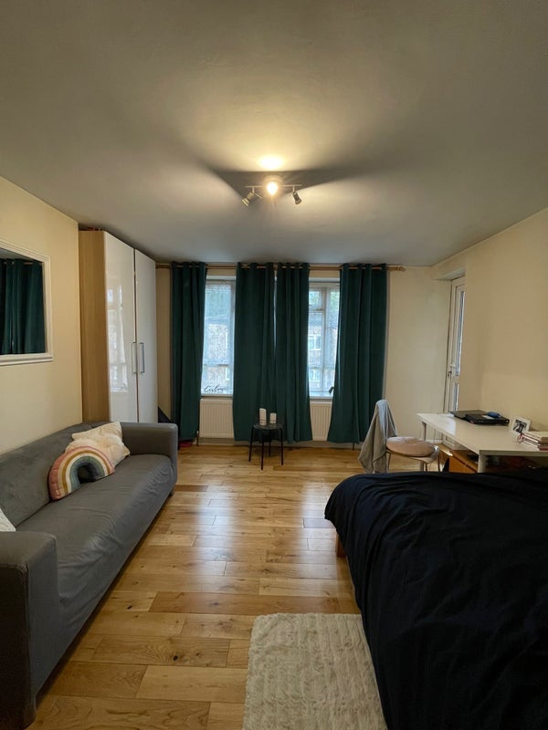 Room Beech Avenue in Greater London