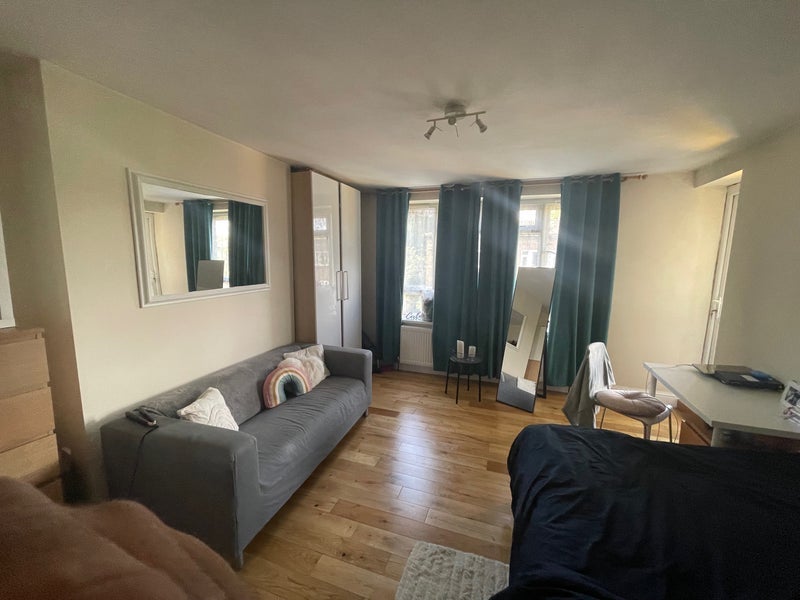 Room Beech Avenue in Greater London