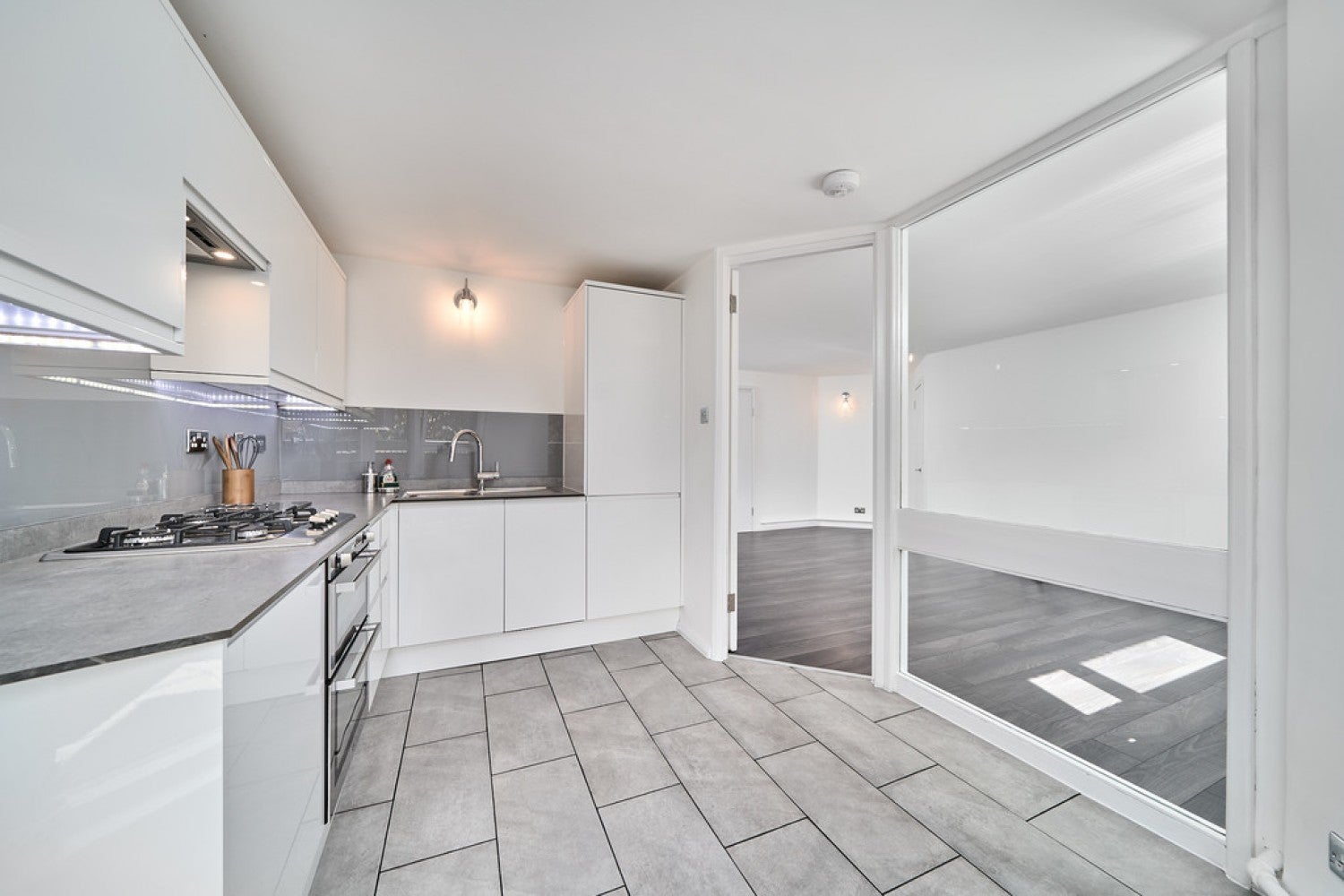Flat Blantyre Street in Greater London