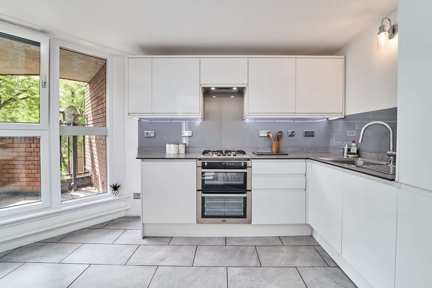 Flat Blantyre Street in Greater London