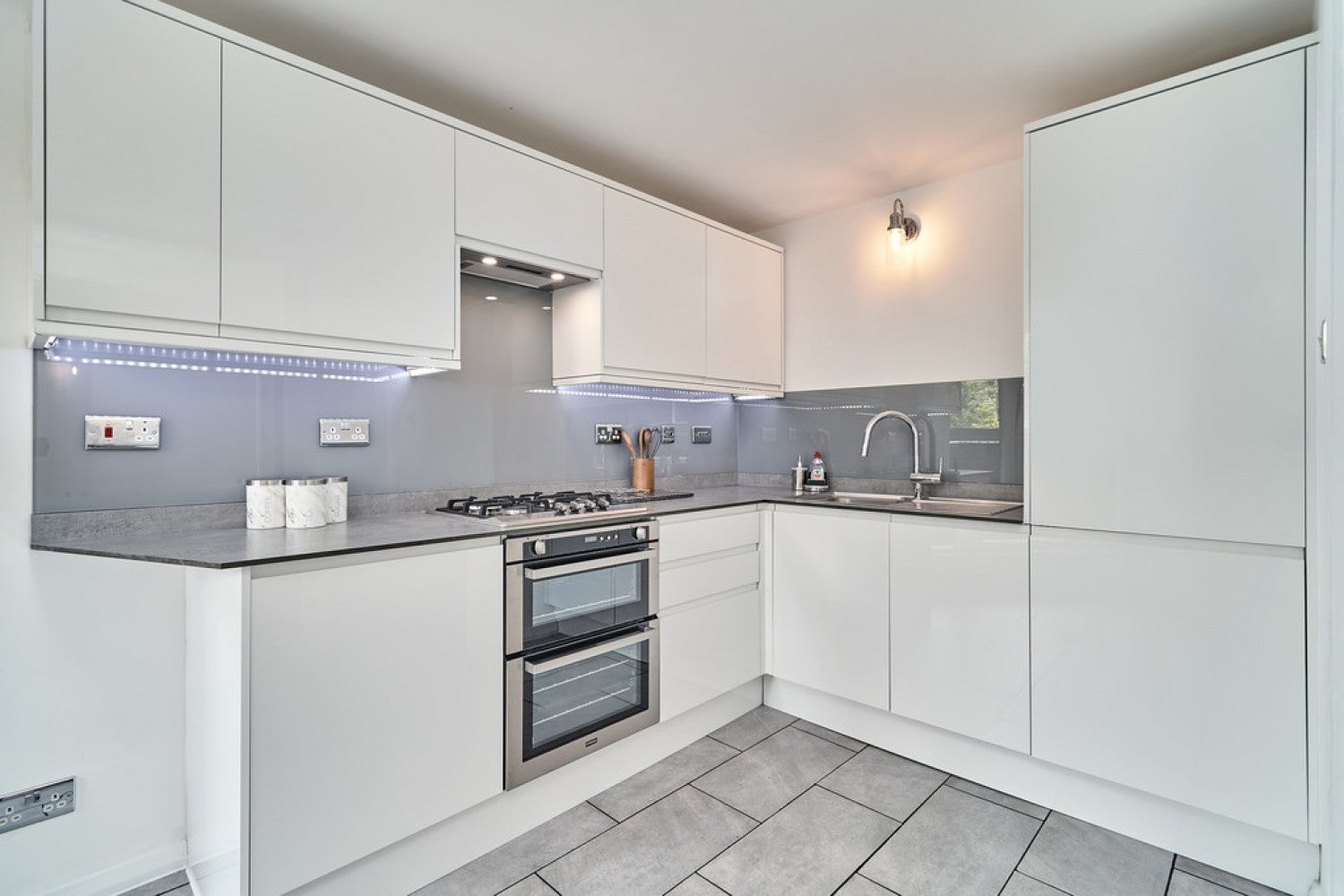 Flat Blantyre Street in Greater London
