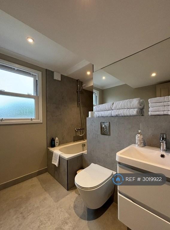 Flat Redburn Street in Greater London