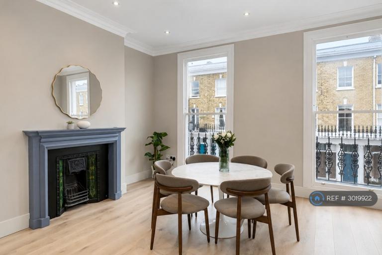 Flat Redburn Street in Greater London