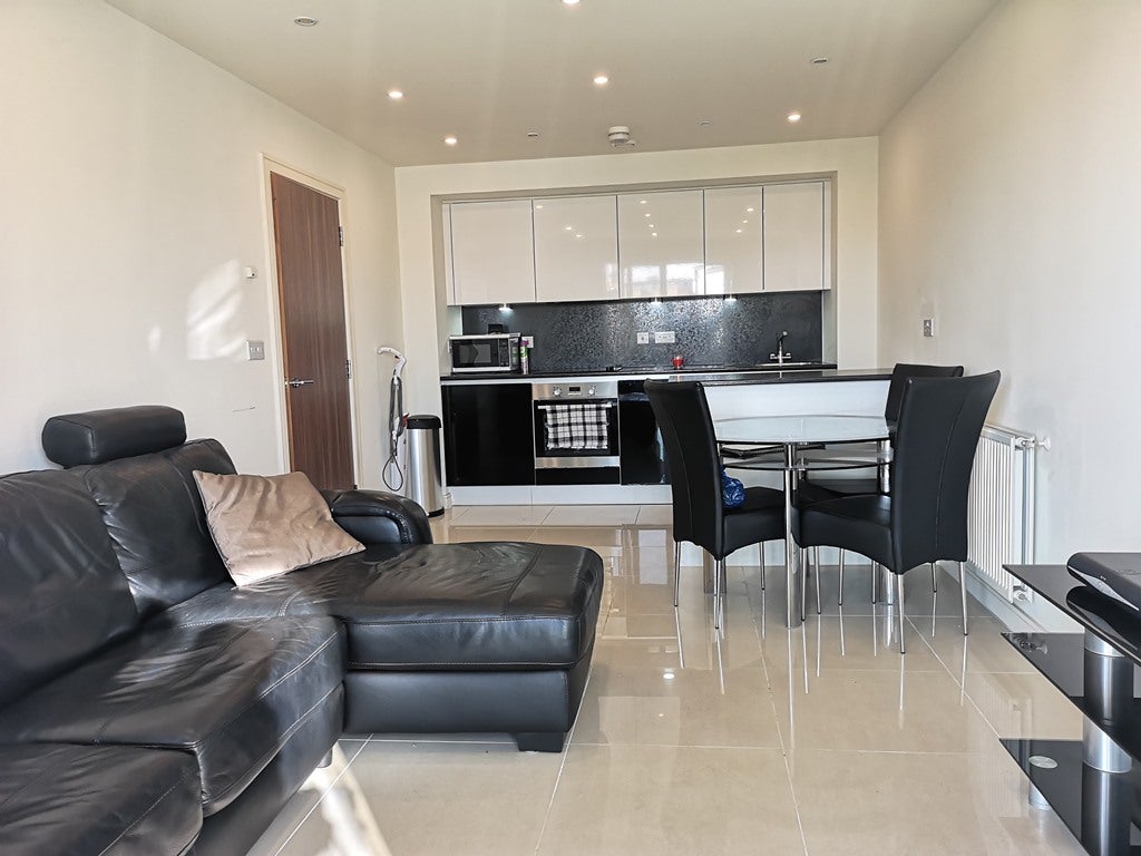 Flat West Hendon Broadway in Greater London