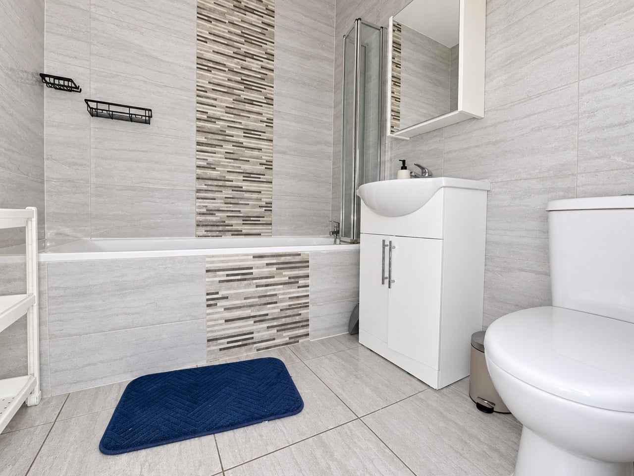 Flat Bilton Way in Greater London