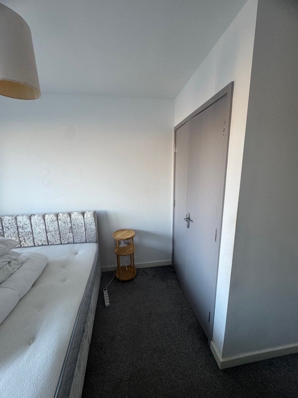Room Wentworth Street in Greater London