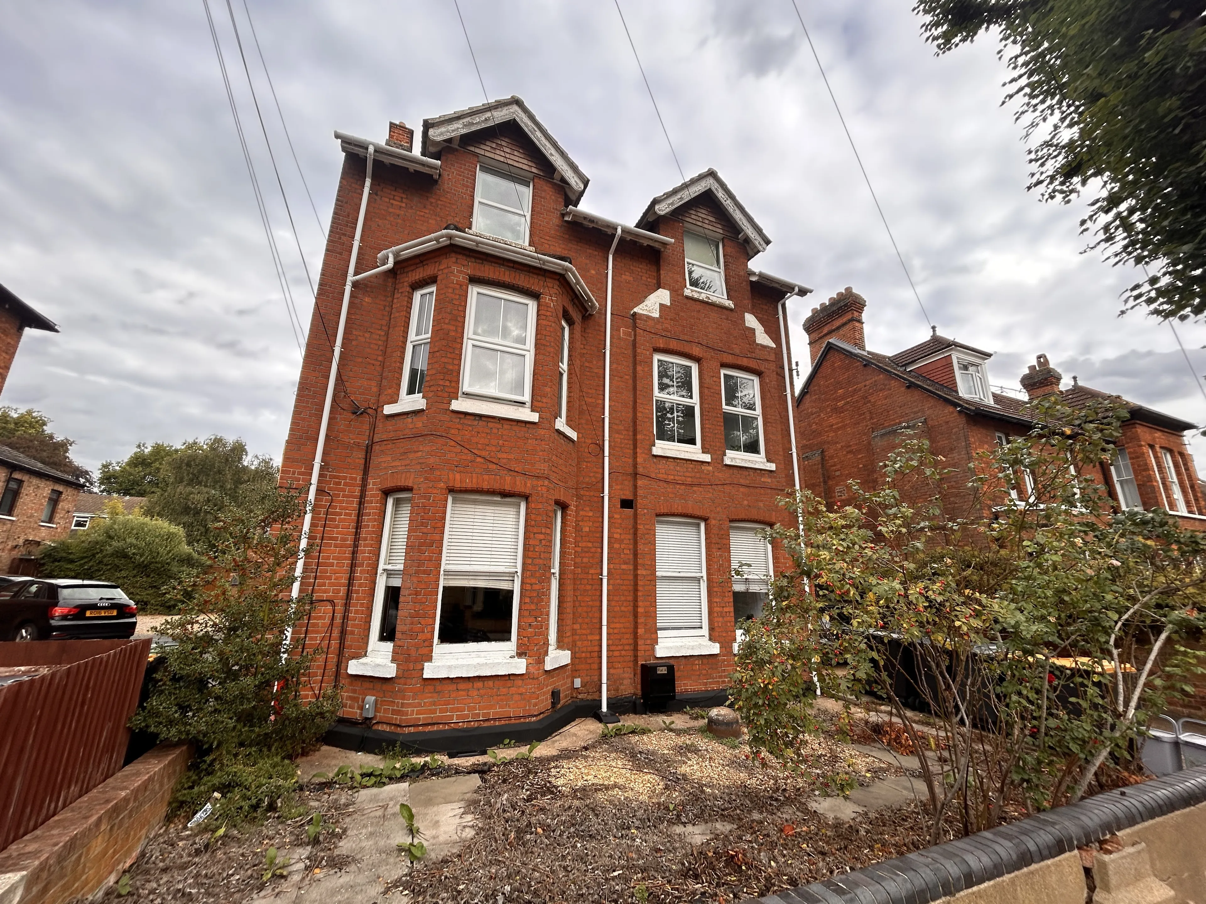 Flat Chaucer Road in Bedford