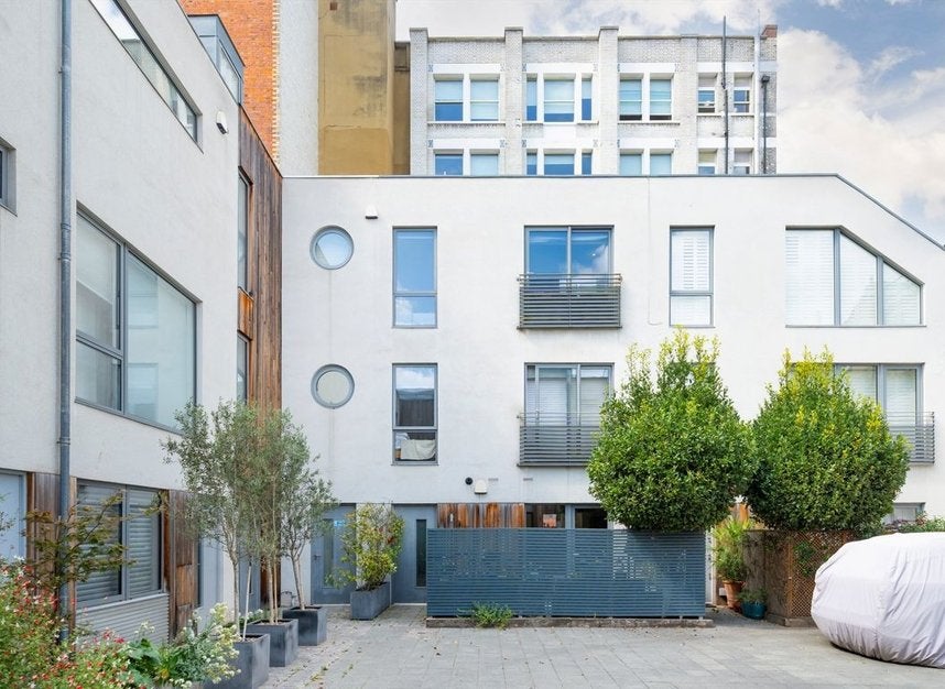House Garrett Street in Greater London