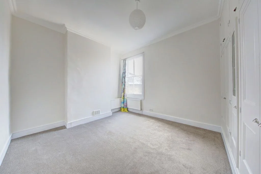 Flat Denton Street in Greater London