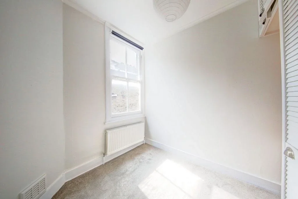 Flat Denton Street in Greater London