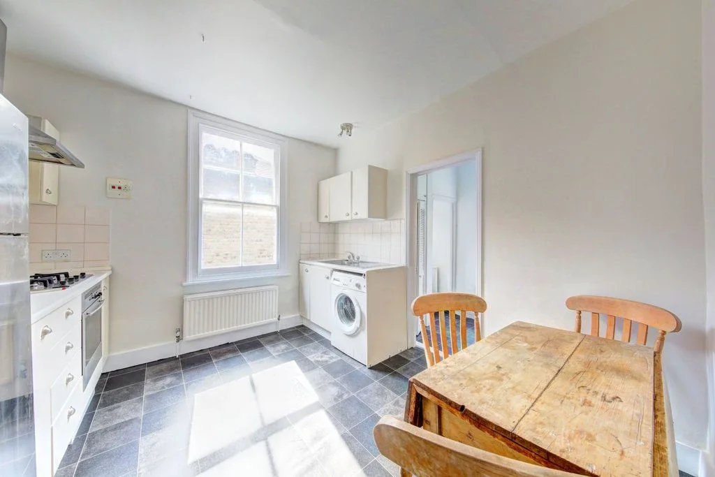 Flat Denton Street in Greater London