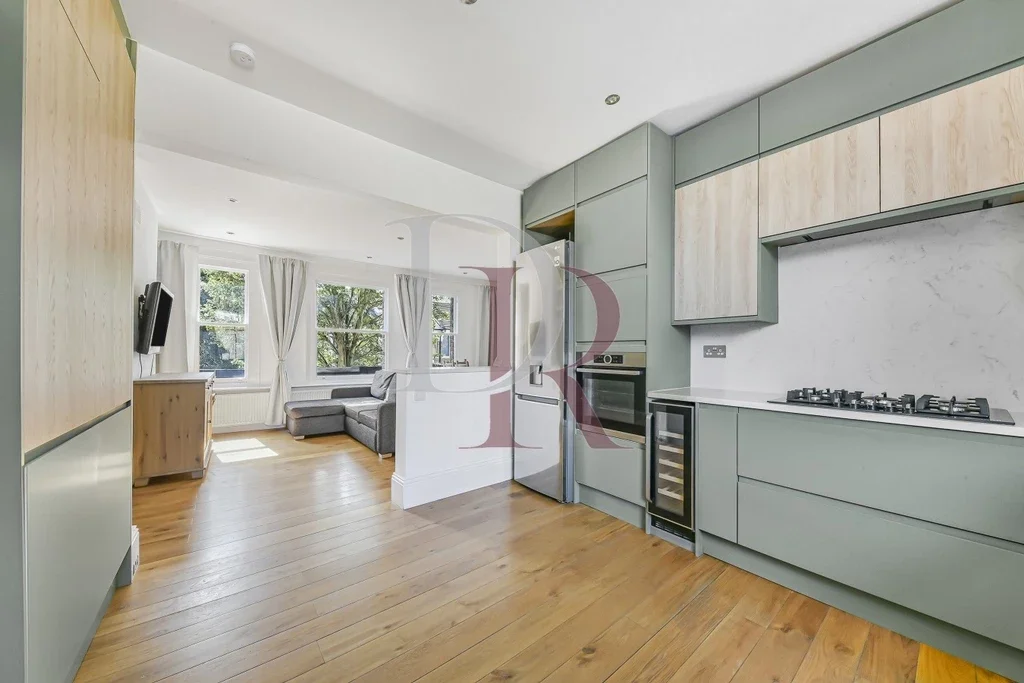 Flat Gillespie Road in Greater London