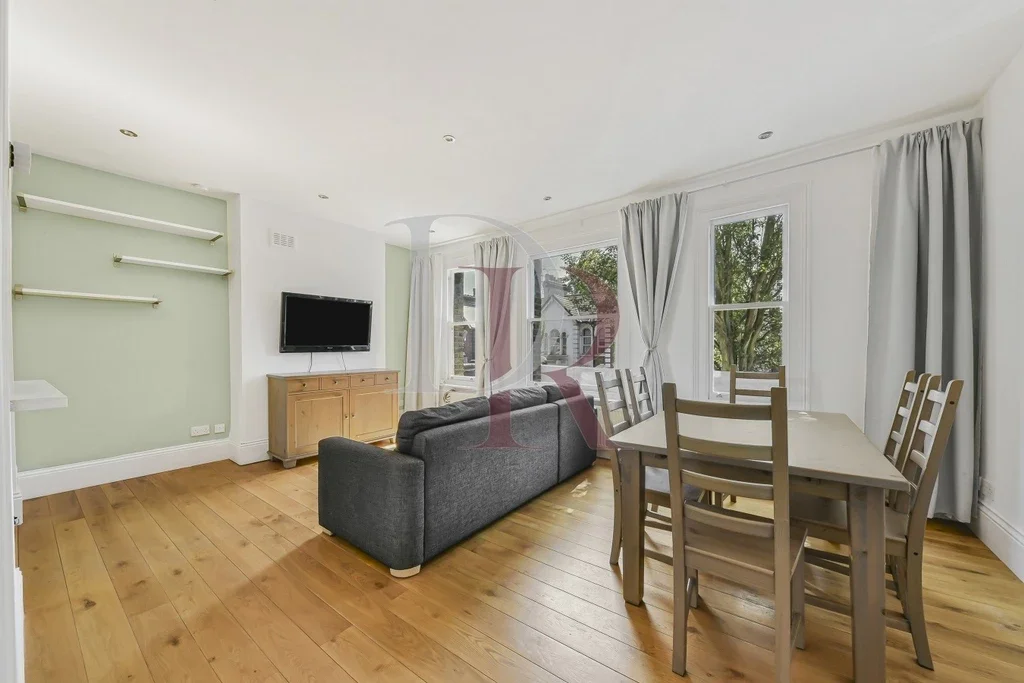 Flat Gillespie Road in Greater London