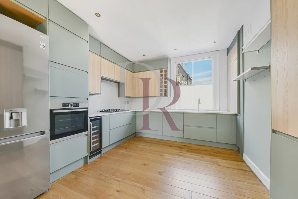 Flat Gillespie Road in Greater London