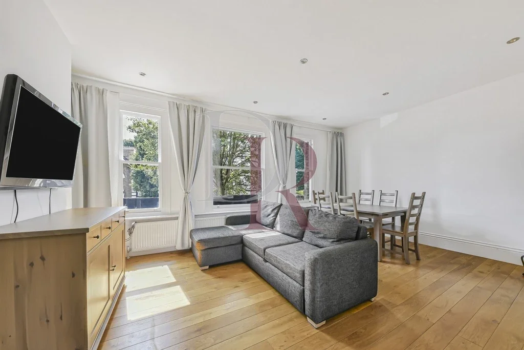 Flat Gillespie Road in Greater London