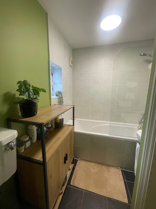 Room Hargwyne Street in Greater London