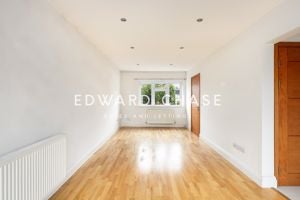 Flat Goodmayes Road in Greater London