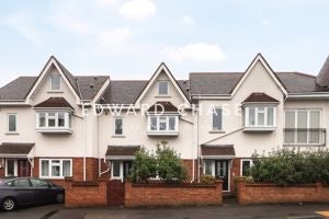 Flat Goodmayes Road in Greater London