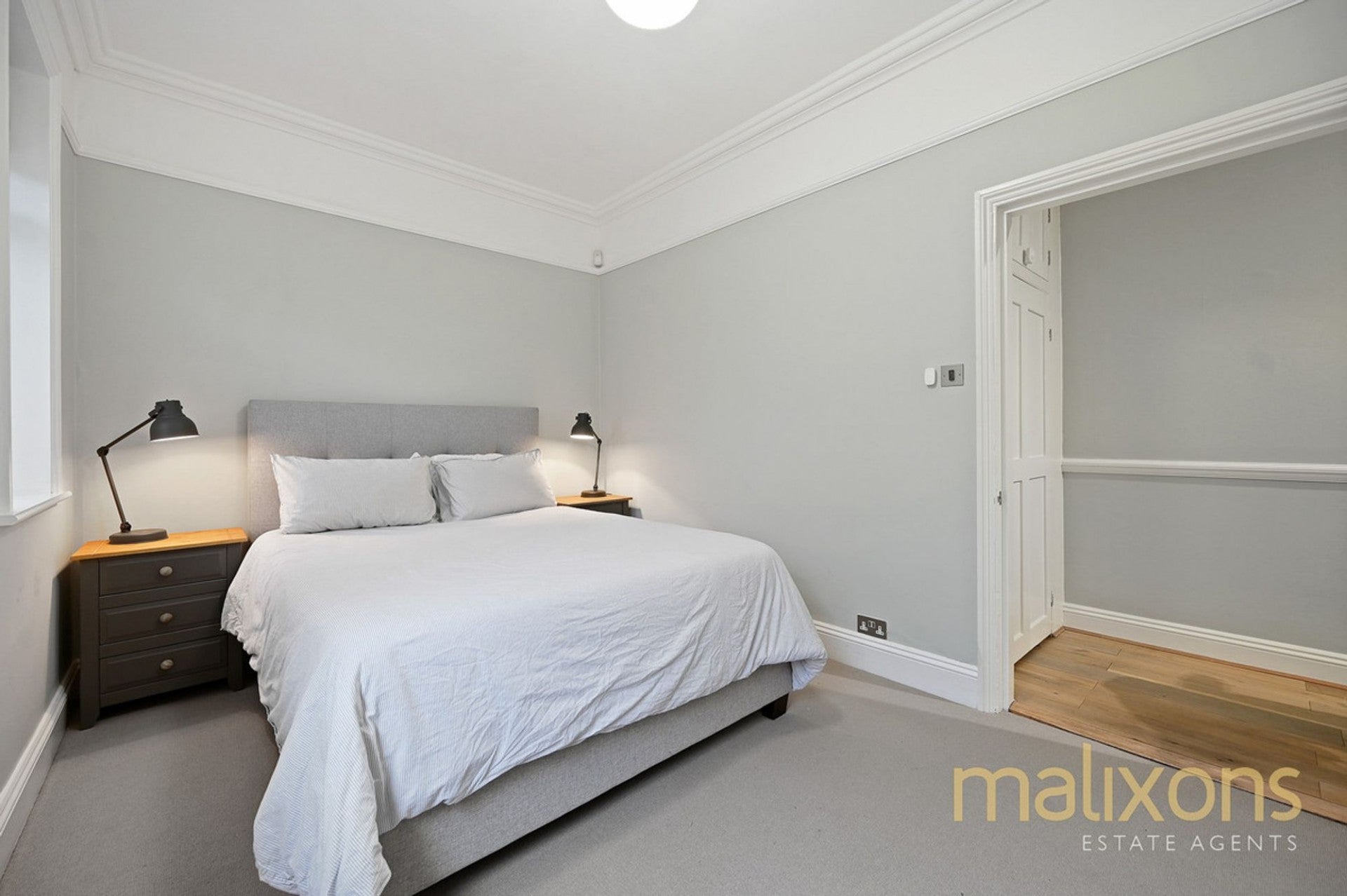 Flat Trinity Crescent in Greater London